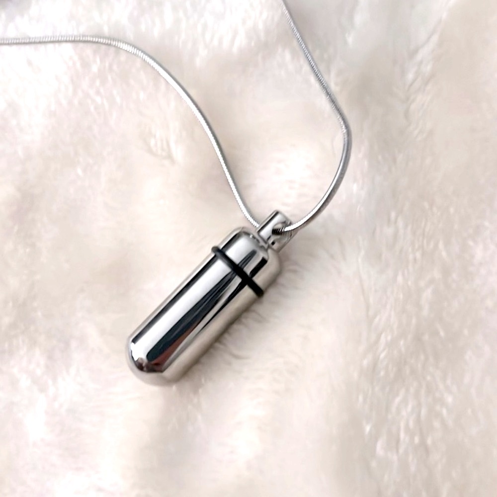 NWT ⚱️ STAINLESS STEEL CREMATION ASH URN KEEPSAKE BULLET CROSS PENDANT NECKLACE - Picture 4 of 13